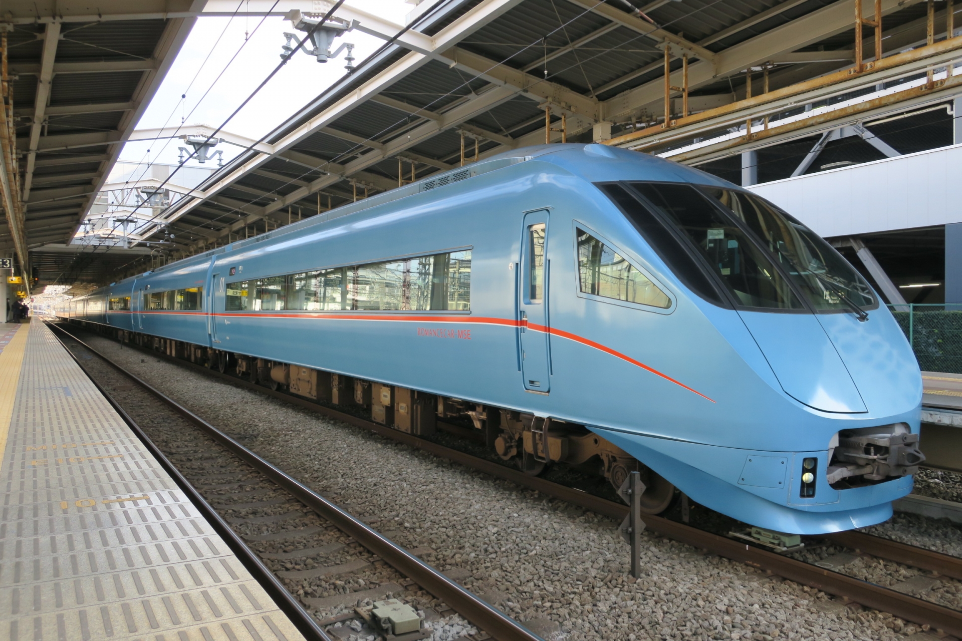 電車・鉄道クイズ（小田急ロマンスカーMSE60000形）